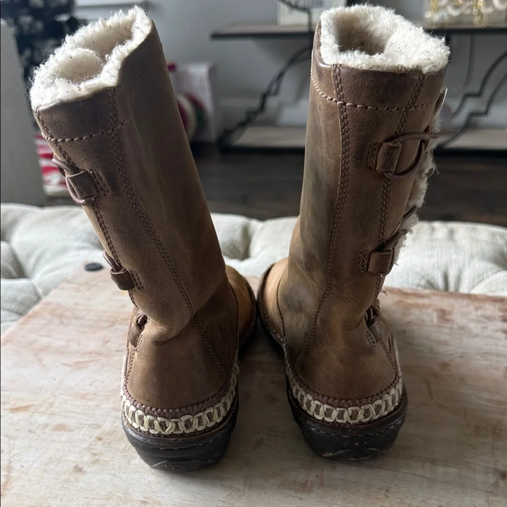 UGG Women's Tan‎ Leather Winter Boots